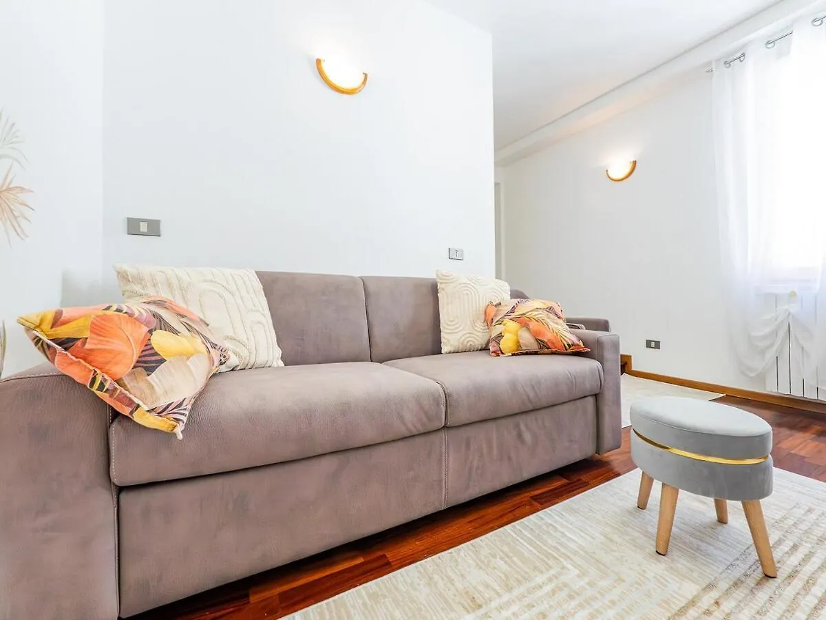 Апартаменты Center House Via Anghileri Лекко Италия